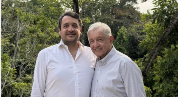 AMLO reaparece en foto con ‘Andy’ López Beltrán, que busca diputación en Tabasco: ‘Soy hijo de quienes aman’
